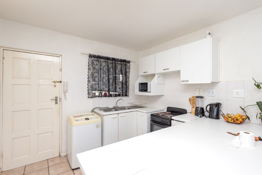 1 Bedroom Property for Sale in Kenilworth Western Cape